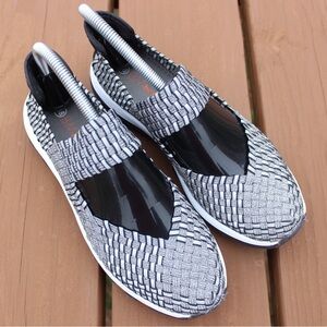 Bernie Mev Women's Charm Reflective Mary Jane Flats Sz 7.5